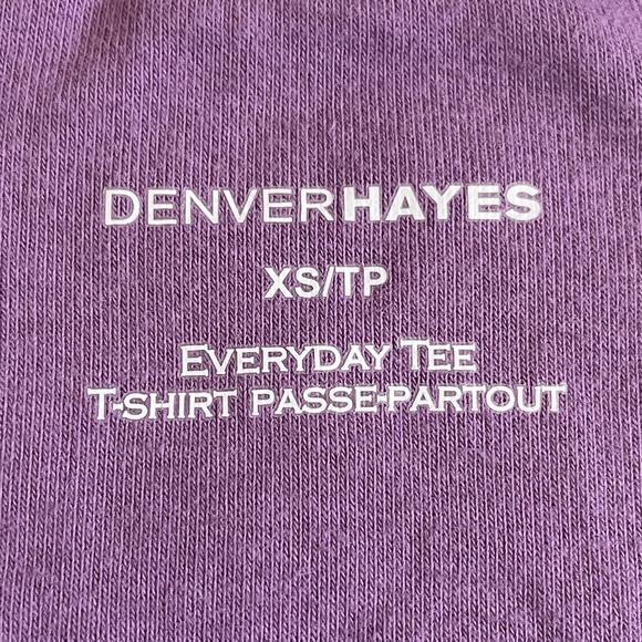 EUC Denver Hayes Everyday V-neck Tee w/ Buckle Detail in Lavender Size XS - Picture 3 of 4
